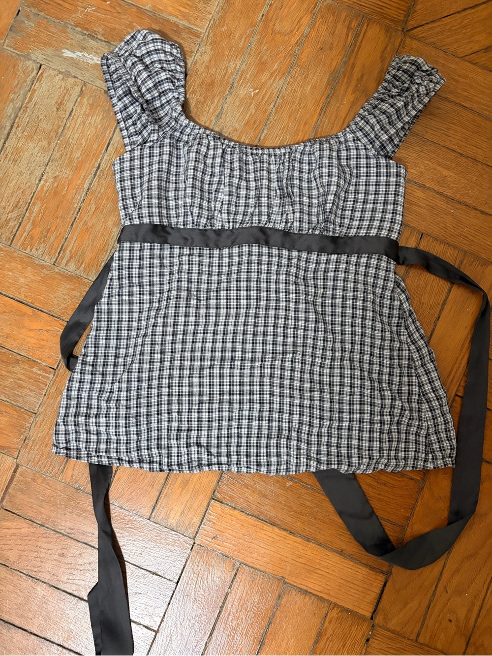 Hollister Black and White Tie Top